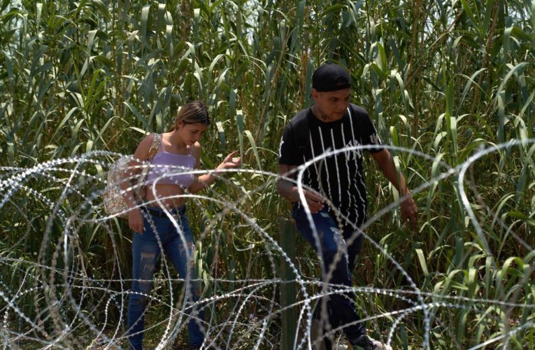 US border migrant crossings surge despite Title 42 remaining