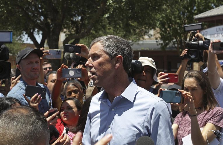 Beto O’Rourke criticizes Abbott for attending campaign fundraiser after Texas school shooting