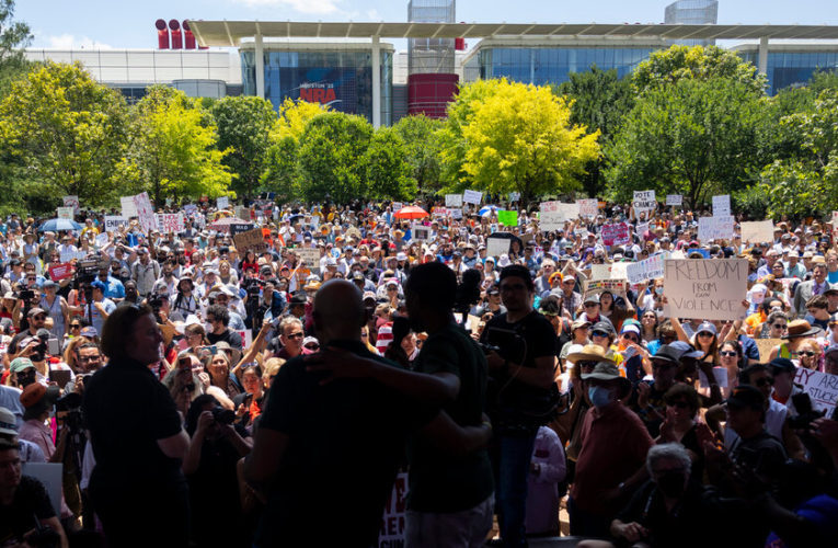 The N.R.A. Gathering in Houston Spotlights an American Divide