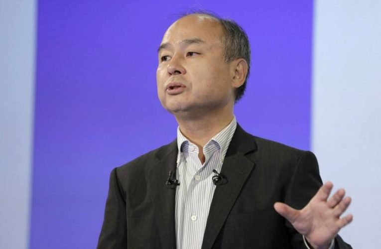 SoftBank: pay cuts do not offset investment flops