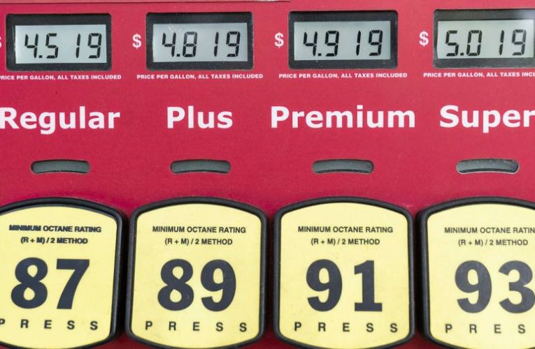 Americans shrug off high petrol prices to travel over holiday weekend