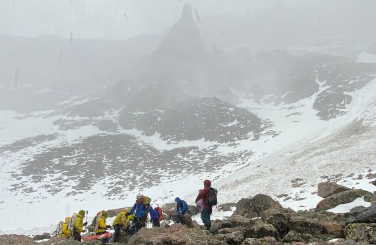 Colorado avalanche kills 1, injures 2 at national park