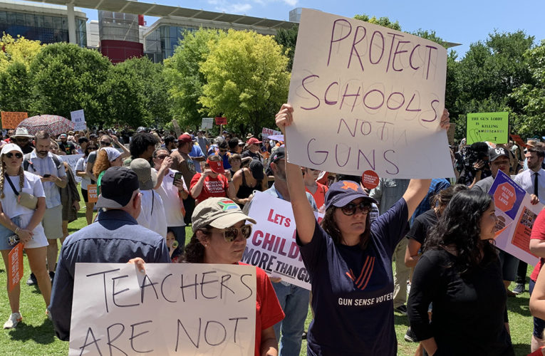 Beto O’Rourke, gun-control advocates protest outside of NRA convention: ‘Shame on you’