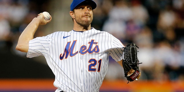 Max Scherzer #21 of the New York Mets pitches during the third inning against the St. Louis Cardinals at Citi Field on May 18, 2022 in New York City.