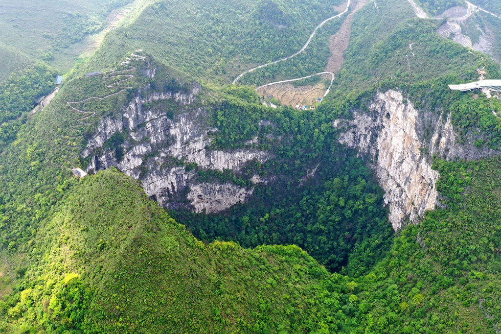 The sinkhole harbored three interior caves, reportedly formed by erosion when it first surfaced. 