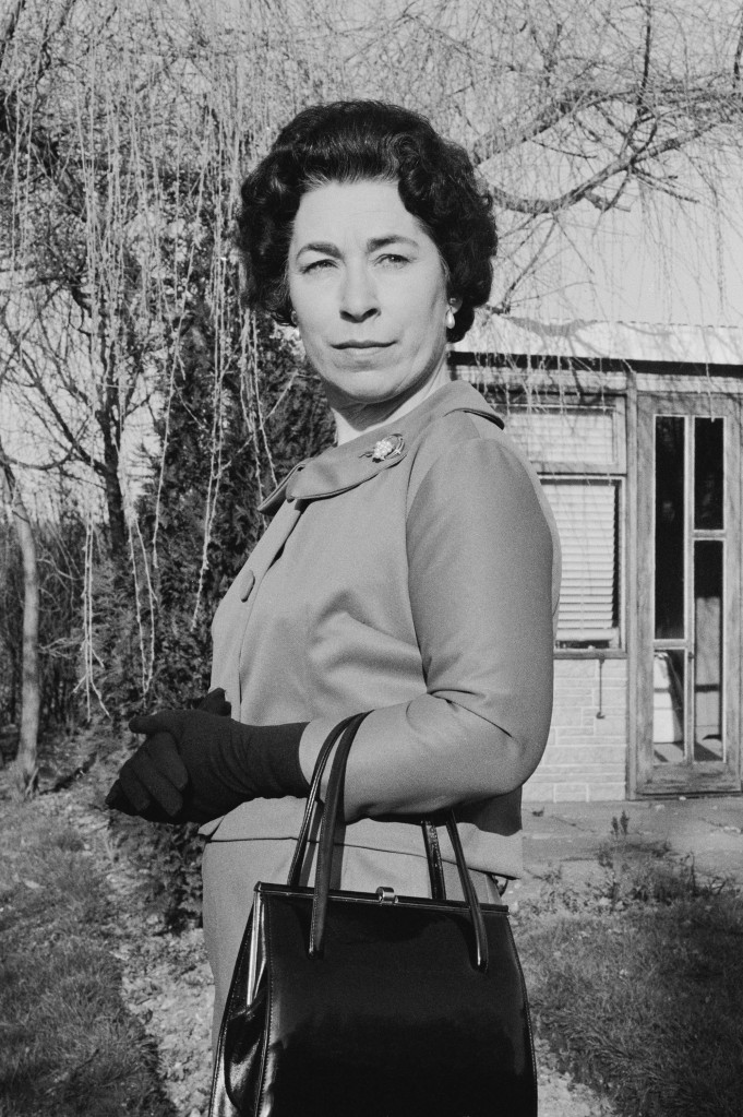 British impersonator and look-alike actress of Queen Elizabeth II, Jeannette Charles pictured with handbag in the back garden of a house on 5th March 1976. (Photo by United News/Popperfoto via Getty Images/Getty Images)