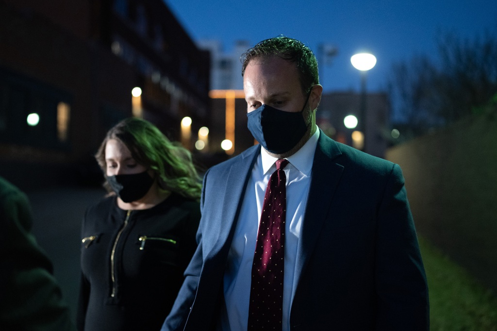 Josh Duggar and his wife Anna walking with masks on 