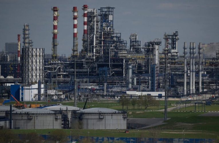 U.S. Aims to Cripple Russian Oil Industry, Officials Say