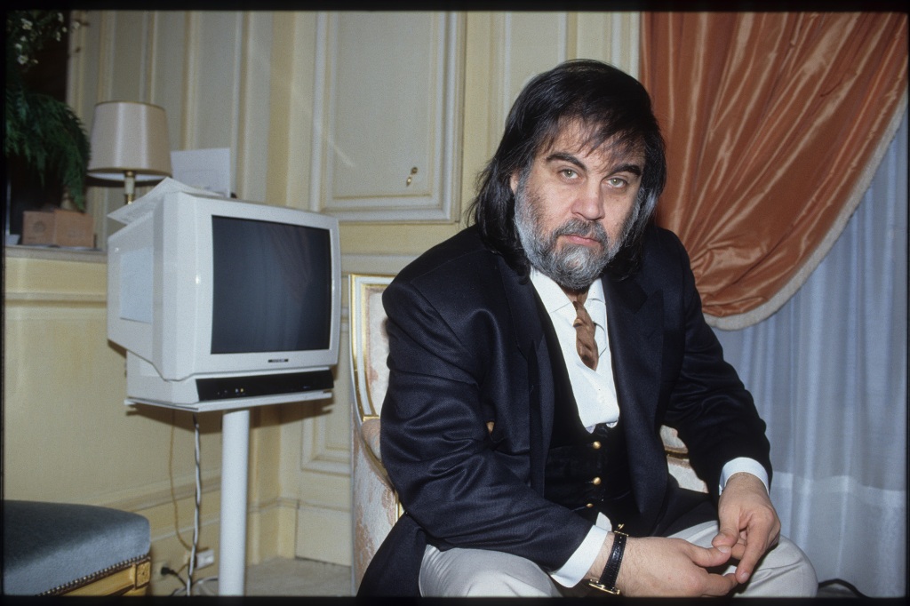 Vangelis sits next to TV