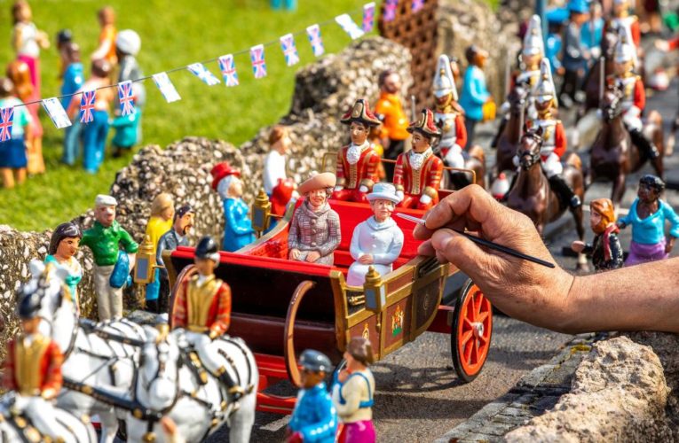 Miniature recreation of Queen Elizabeth’s Jubilee parade unveiled