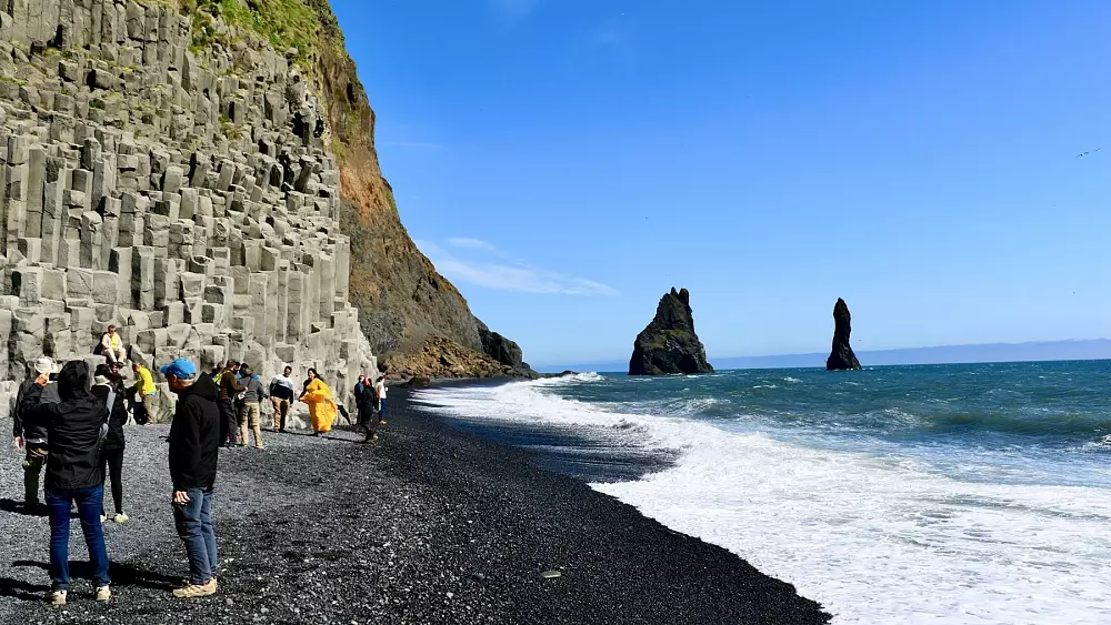 Iceland: Alarm sounded over ‘beautiful but deadly’ black sand beach and sneaker waves