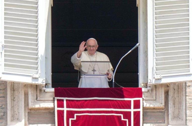 Pope Francis dismisses resignation rumors following injury