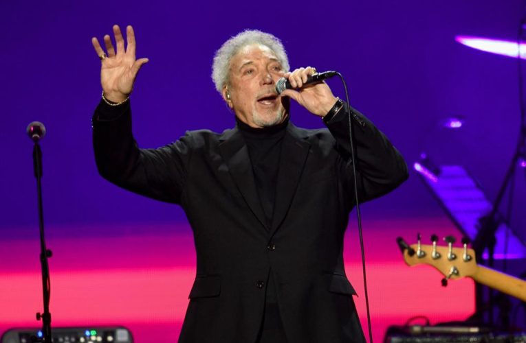 Tom Jones, 82, denies collapsing before canceled show