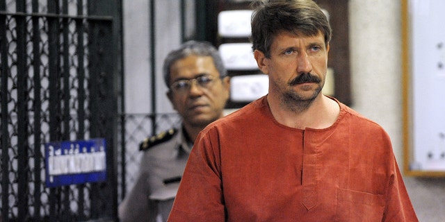 Viktor Bout walks past temporary cells ahead of a hearing at the Criminal Court in Bangkok on Aug. 20, 2010.