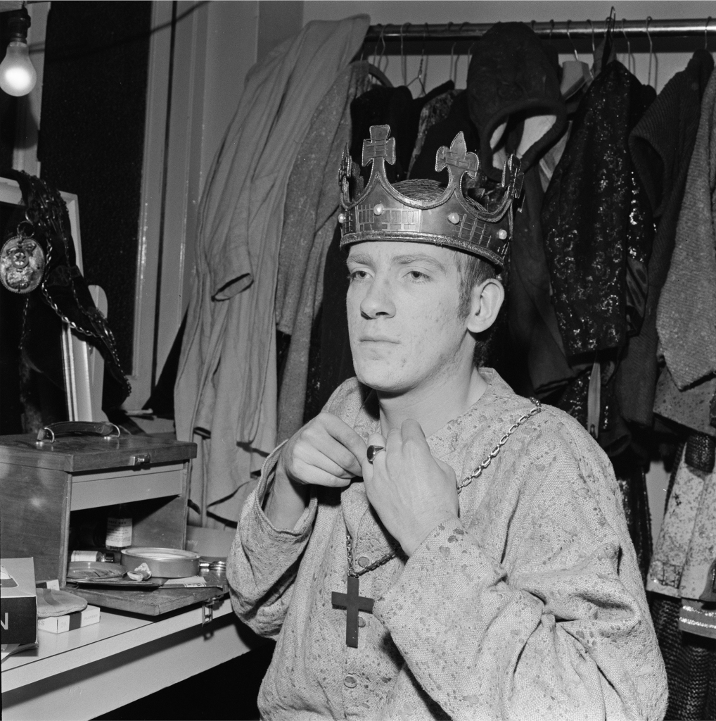 David Warner as King Henry VI in the stage play "The Wars of the Roses" in 1964.