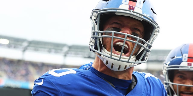 Kyle Rudolph, #80 of the New York Giants, celebrates his touchdown catch against the Carolina Panthers at MetLife Stadium on October 24, 2021 in East Rutherford, New Jersey