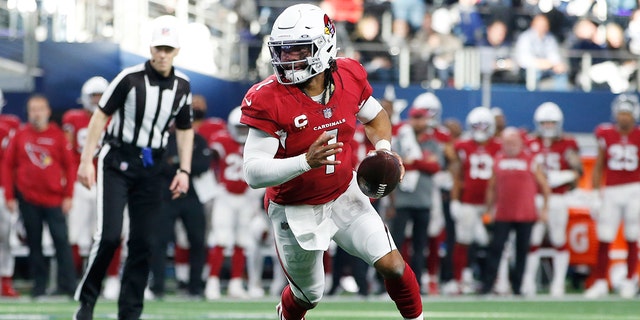 Jan 2, 2022; Arlington, Texas, USA; Arizona Cardinals quarterback Kyler Murray (1) rolls out in the second quarter against the Dallas Cowboys at AT&amp;T Stadium.