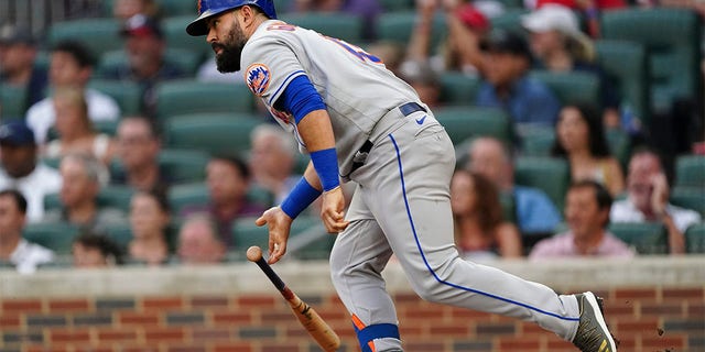 New York Mets' Luis Guillorme drives in a run with a base hit in the third inning of a baseball game against the Atlanta Braves, Monday, July 11, 2022, in Atlanta. 