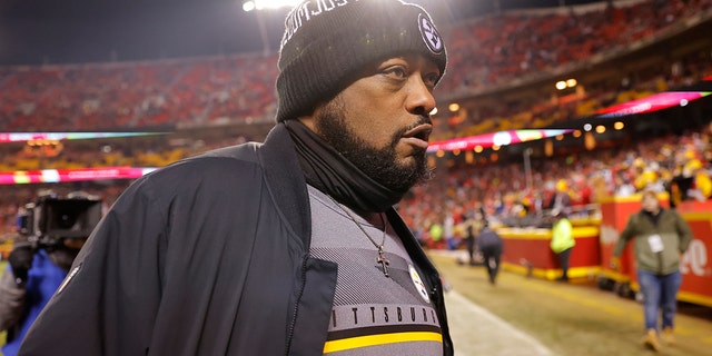 Head coach Mike Tomlin of the Pittsburgh Steelers looks on before the matchup against the Kansas City Chiefs in the NFC Wild Card Playoff game at Arrowhead Stadium in Kansas City, Mo., on Jan. 16, 2022.