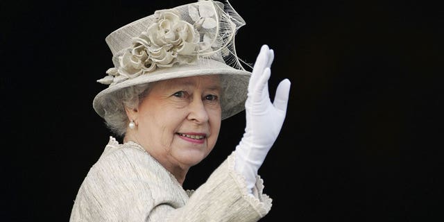 Queen Elizabeth II arrives at St Paul's Cathedral for a service of thanksgiving held in honor of her 80th birthday June 15, 2006, in London.