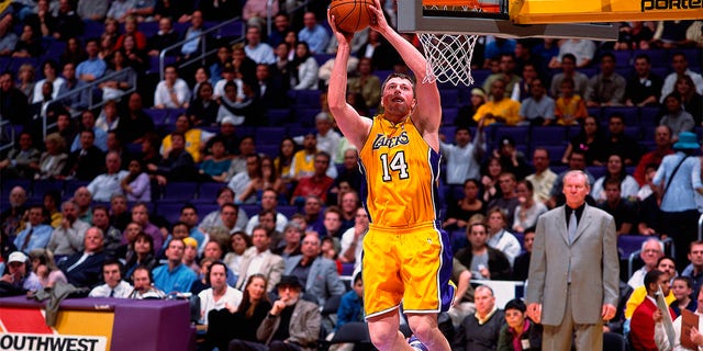 Stanislav Medvedenko #14 of the Los Angeles Lakers goes up for a shot against the Vancouver Grizzlies at the Staples Center on January 15, 2001.