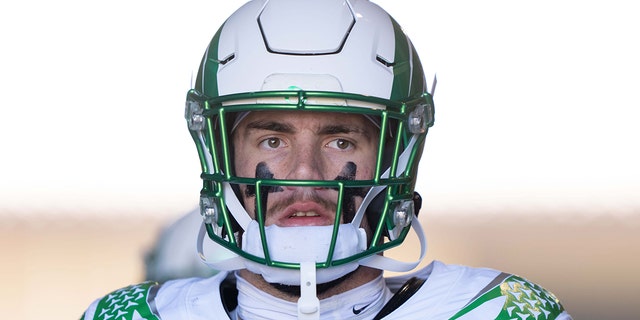 Oregon Ducks tight end Spencer Webb before a game against the Stanford Cardinal at Stanford Stadium in Stanford, Calif., Oct 2, 2021.