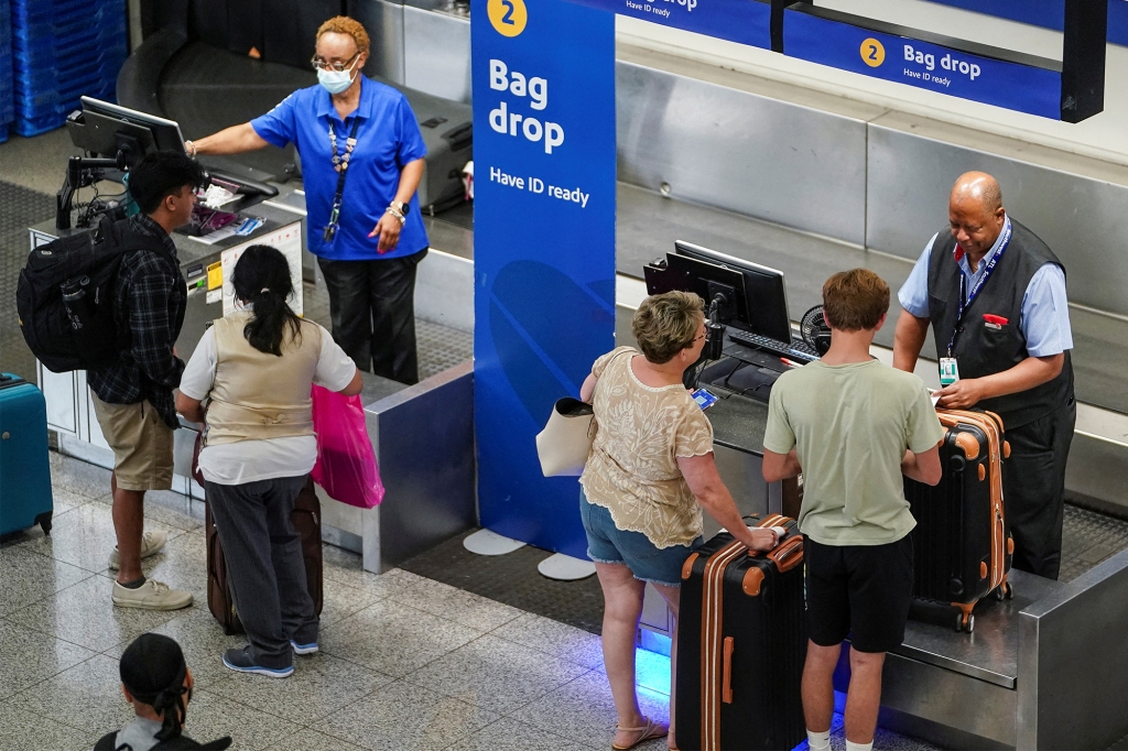 Complaints related to baggage about domestic and foreign airlines increased 619% over the past year.