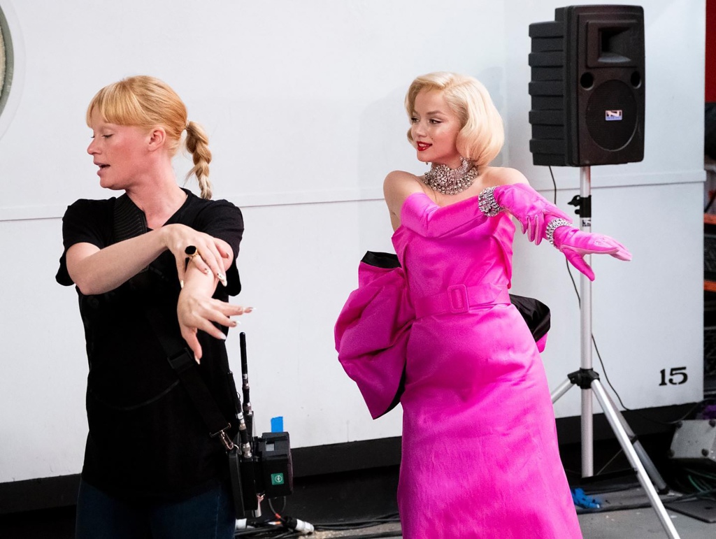 ana-de-armas works with a choreographer on Marilyn Monroe's "Gentleman Prefer Blondes" scene. 