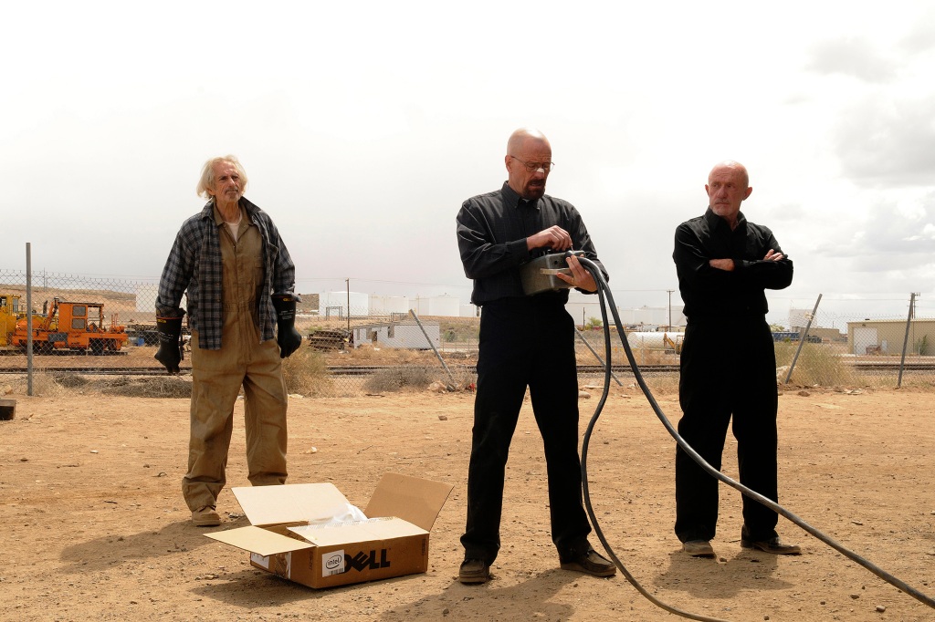 Old Joe (Larry Hankin), Walter White (Bryan Cranston) and Mike (Jonathan Banks) - Breaking Bad - Season 5, Episode 1 - 