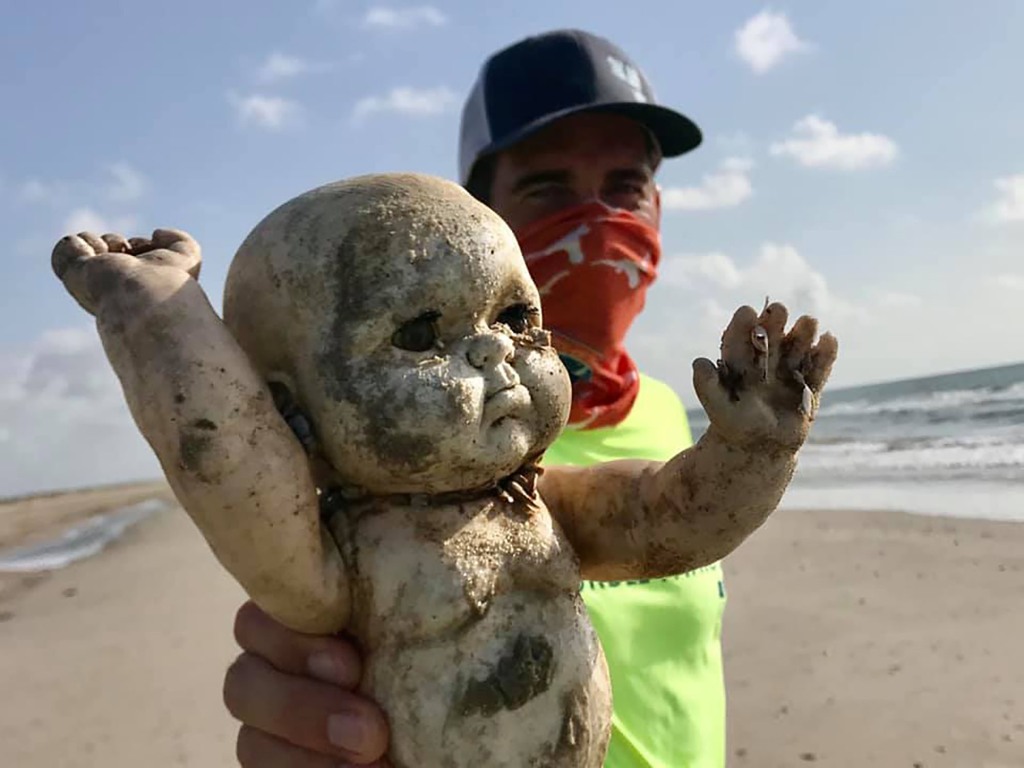 John Oliver freaks out over creepy dolls that have been washing up on Texas beaches