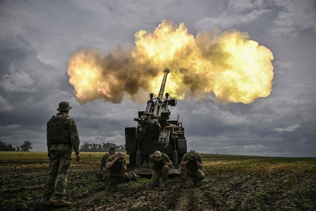 Ukrainian servicemen fire with a French self-propelled 155 mm/52-calibre gun Caesar towards Russian positions.