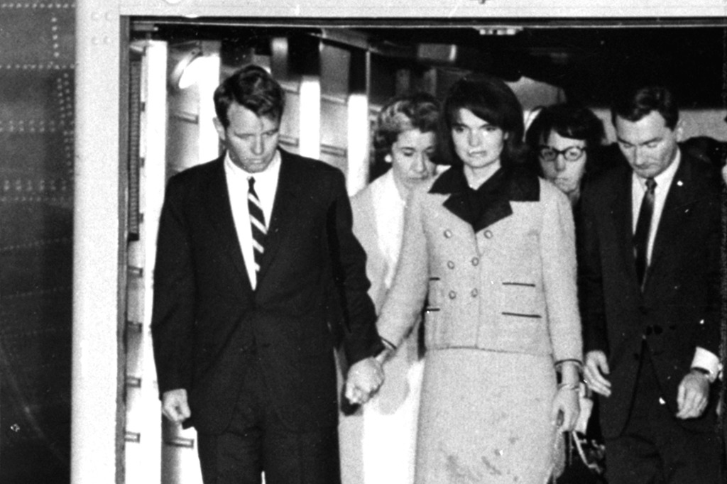 Jackie Kennedy and RFK i a black and white photo. 