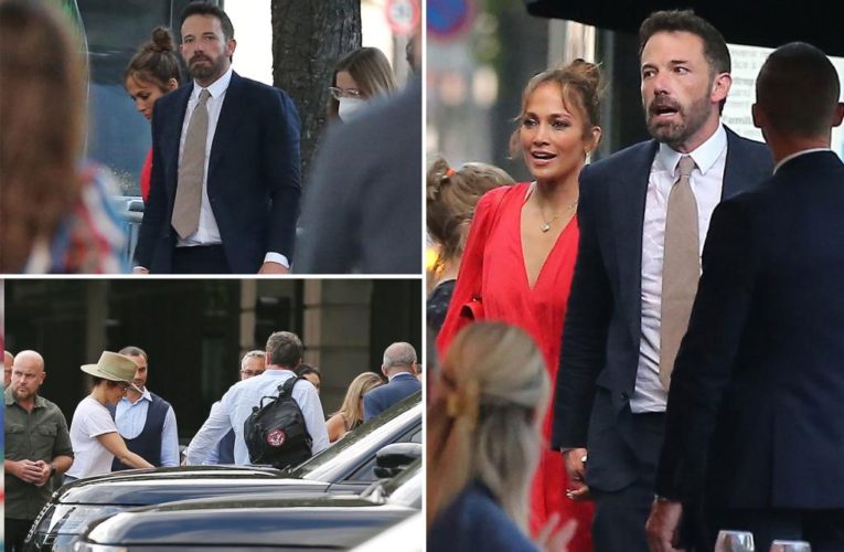 Jennifer Lopez and Ben Affleck spotted honeymooning in Paris