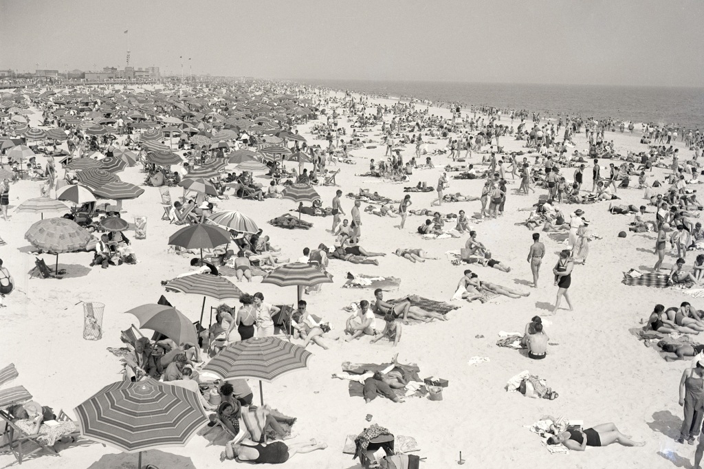 Hot temperatures brought out record crowds to Jones Beach, Long Island, during the 4th, circa 1936.