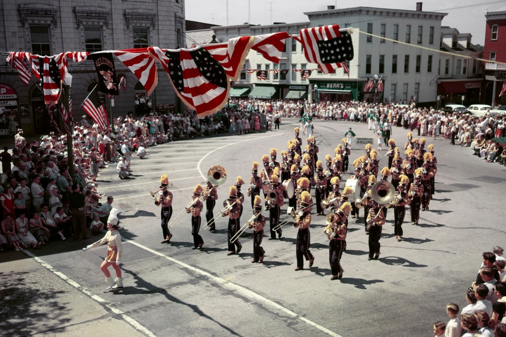 Onlookers watch a 4th of July parade and marching band in Gettysburg, Pennsylvania, circa 1950.