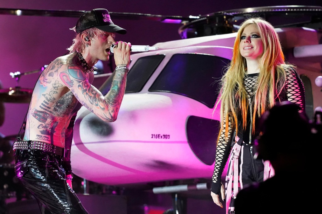 The rocker eventually wowed the crowds by bringing friend and collaborator Avril Lavigne up on stage.