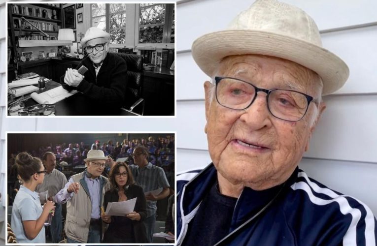 Norman Lear celebrates 100th birthday by singing ‘That’s Amore’