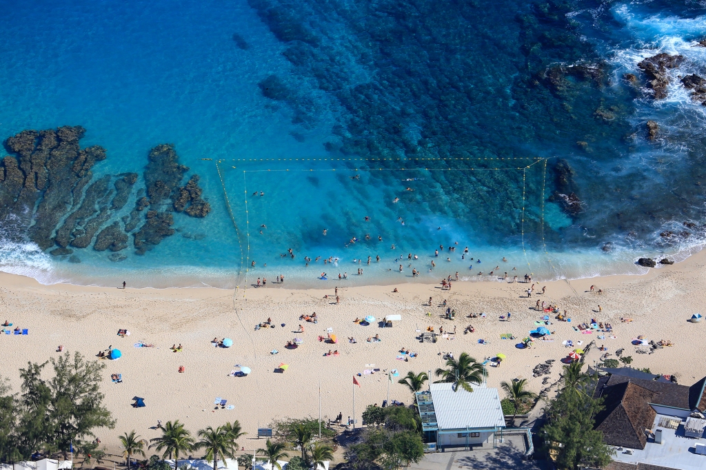 A fenced-in area for swimmers on Réunion Island was tried as a shark deterrent.