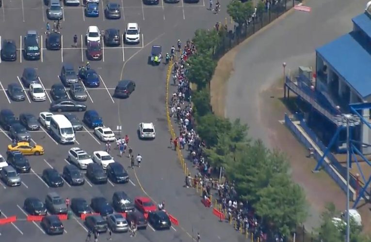 Six Flags power outage forces hundreds to wait in 95-degree heat