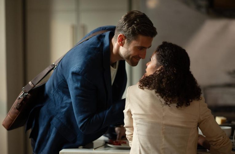 ‘Surface’ star Oliver Jackson-Cohen is ‘the go-to guy for toxic men’