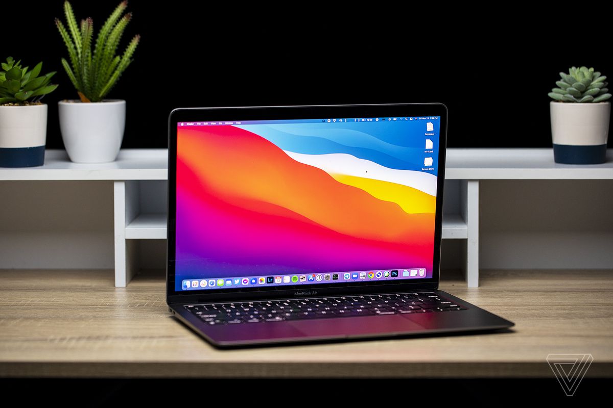 Best Laptop 2022: Apple MacBook Air M1