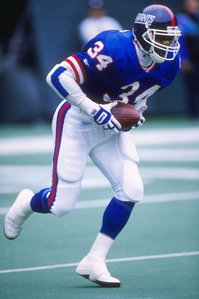 Walker joins the New York Giants in 1995, where he played for three seasons.