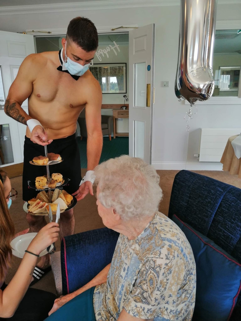 Eddy Betteridge, 32 and from the Butlers in Buff agency, sported nothing but an apron and bow tie as he served sandwiches, scones and bubbly. 