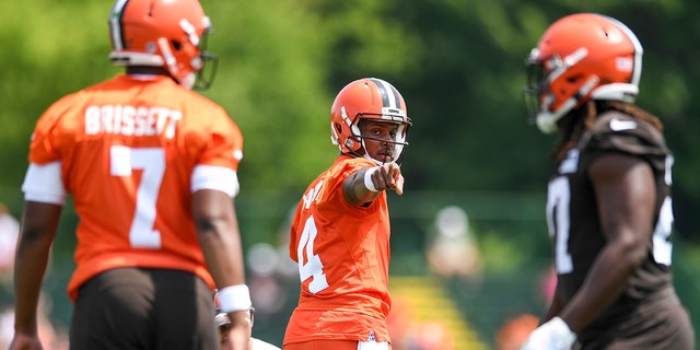 Cleveland Browns quarterback Deshaun Watson, center, takes part in drills during the NFL football team's training camp, Monday, Aug. 1, 2022, in Berea, Ohio.