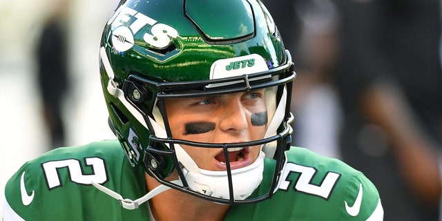 New York Jets quarterback Zach Wilson during pregame warmups against the Philadelphia Eagles at Lincoln Financial Field.