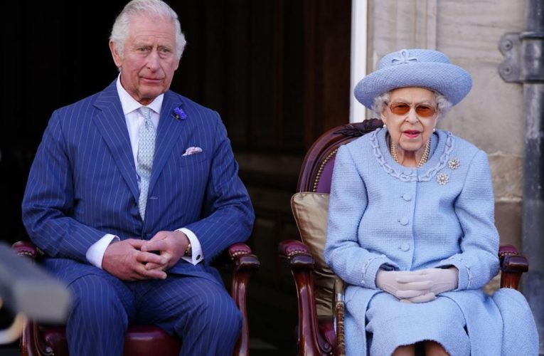 Prince Charles making ‘highly unusual’ daily visits to Queen