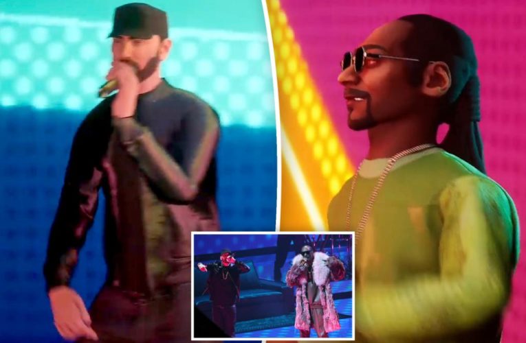 Snoop Dogg gets Eminem super high and into the metaverse at 2022 VMAs