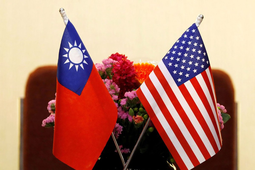 Taiwan and US flags.
