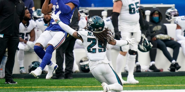 New York Giants' Sterling Shepard (87) catches a pass in front of Philadelphia Eagles' Avonte Maddox (29) during the second half of an NFL football game Sunday, Nov. 15, 2020, in East Rutherford, N.J.