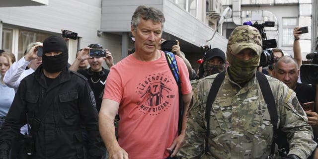 Police detain Yekaterinburg ex-mayor Yevgeny Roizman in Yekaterinburg, Russia, Wednesday, Aug. 24, 2022. The former mayor of Russia's fourth-largest city was arrested Wednesday on charges of discrediting the country's military, part of a crackdown on critics of Moscow's military action in Ukraine. 